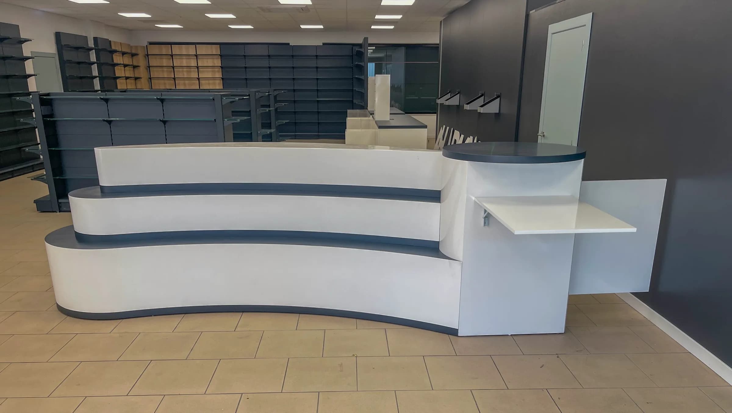 Architecture commerciale et mobilier pour pharmacie